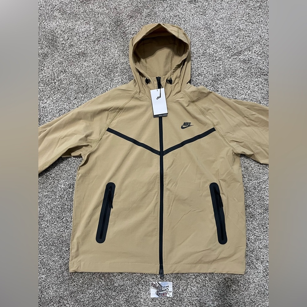 New Nike Tech Woven Jacket Beige Tan Black Hooded Zip Coat Windbreaker Mens - Picture 2 of 8